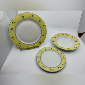 Royal Doulton Blueberry Dinner/Salad Plate & Rim Soup Bowl 3 Pcs